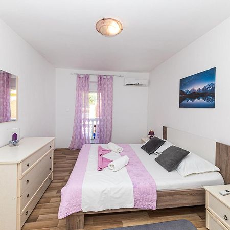 Stunning Home In Marina With Heated Swimming Pool Екстер'єр фото